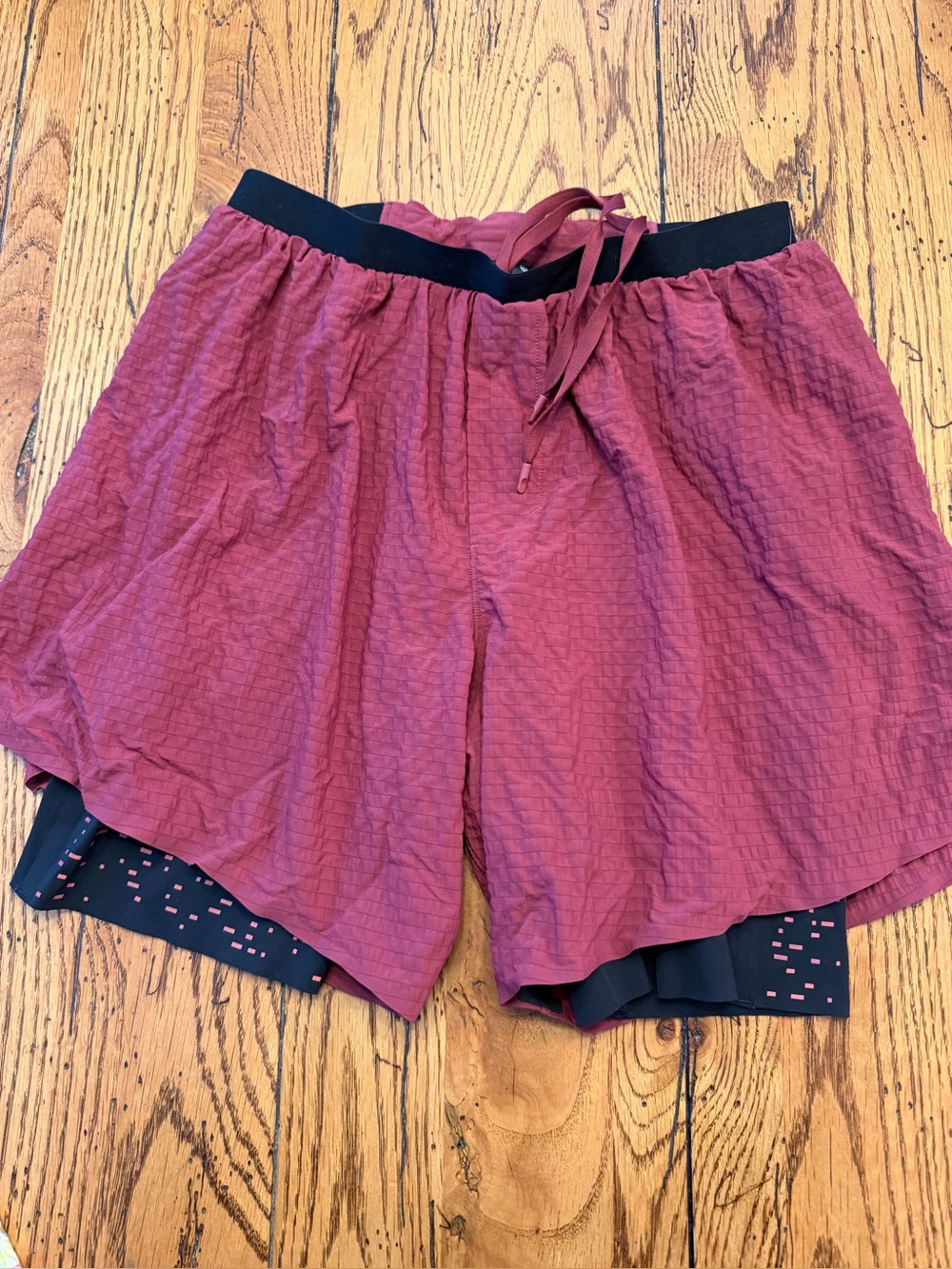 Lululemon Women’s Burgundy Shorts Sz S